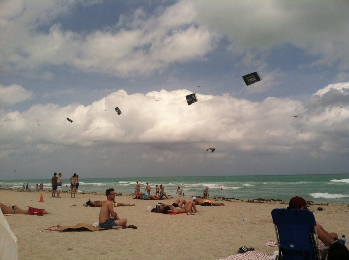 planes pulling banners over South Beach