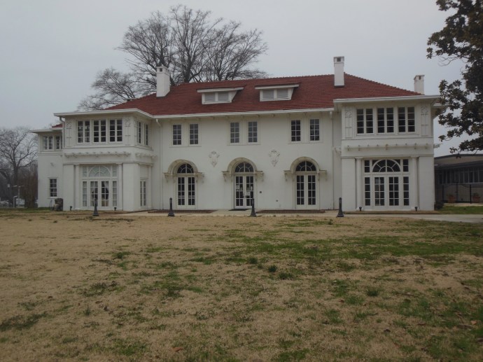 Cutrer Mansion in Clarksdale, Tennessee Williams knew the family here well.