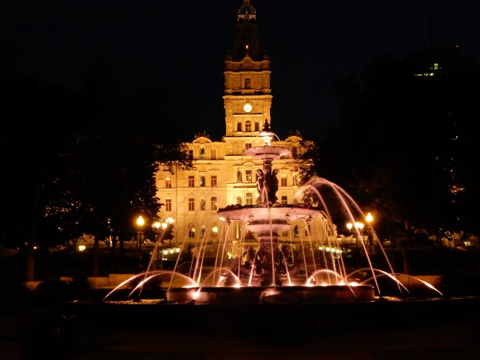Tourny Fountain and Parliament at night