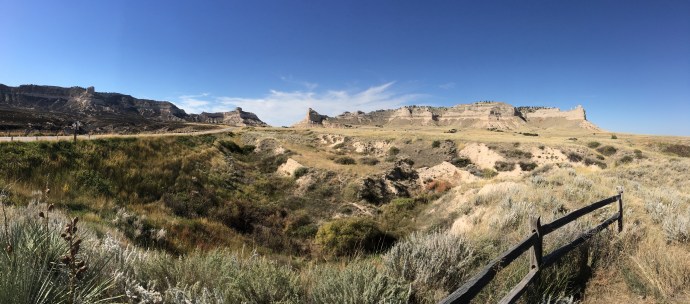 Scotts Bluff on right, Mitchell pass at center 